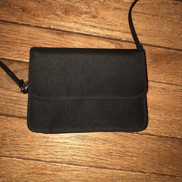 Classic Black Crossbody/Clutch! - Picture 2 of 7
